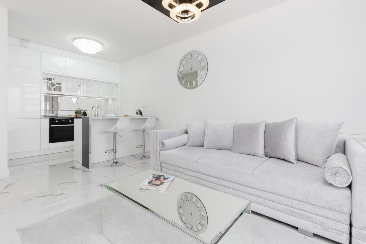 Elegant Apartments With Balcony & Parking Warsaw By Noclegi Renters Εξωτερικό φωτογραφία